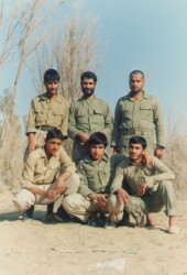 ردیف پایین: از راست: شهید علی قربانی - شهید علی معروف خانی - جانباز محمدرضا طاهرلو