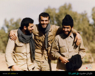 نفر اول سمت راست: شهید محسن ایوبی